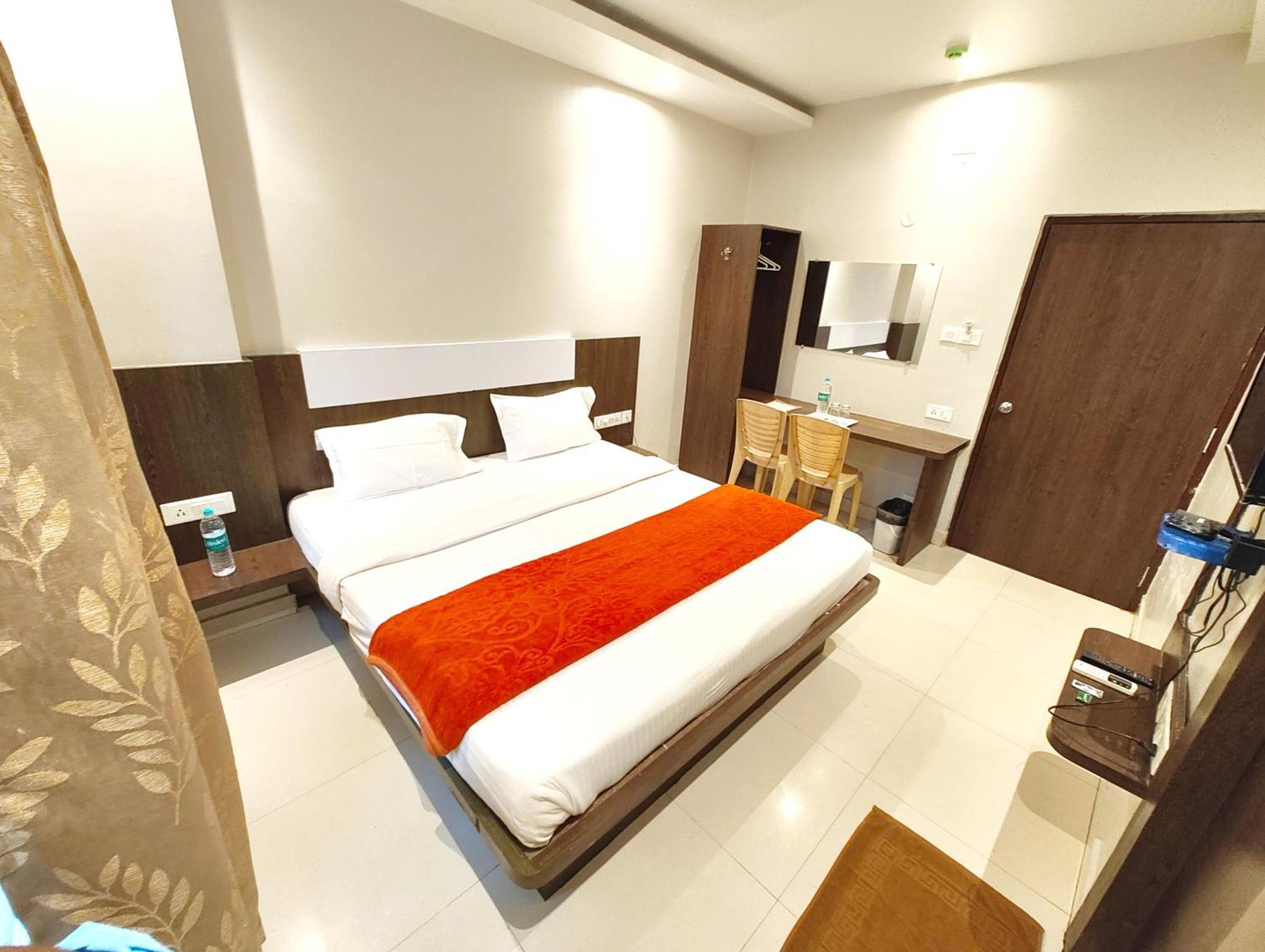 Goroomgo Hotel Home Town Puri Near Golden Beach And Temple গোরুমগো হোটেল হোম টাউন পুরী গোল্ডেন বিচ এবং মন্দিরের কাছে गोल्डन बीच के पास होटल होम टाउन - Fully-Air-Conditioned-With-Lift-Wifi-Home Style-Food Menu-And Parking Facilities - Book Now Eksteriør bilde